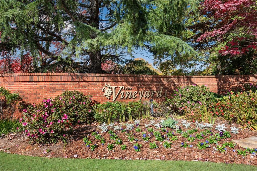 4022 Vineyards Lane