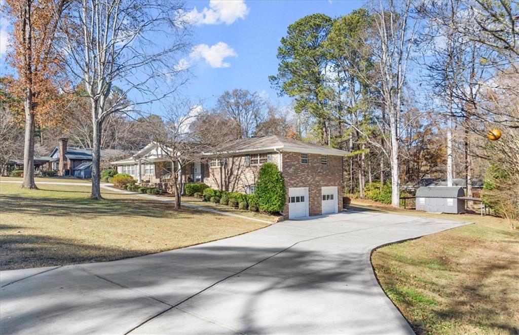 121 Suburban Drive NE