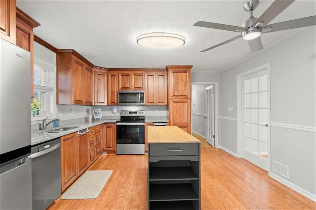 121 Suburban Drive NE