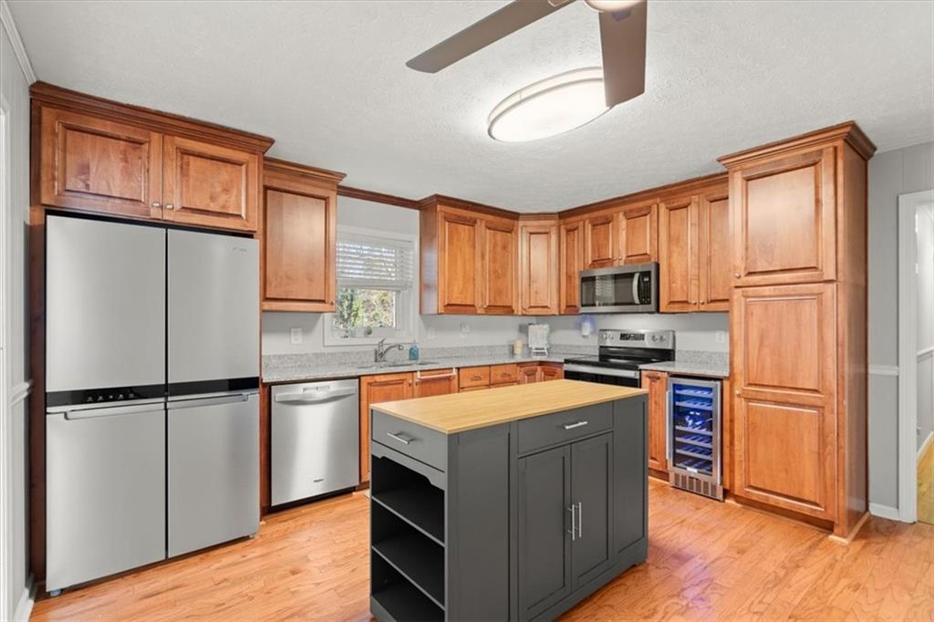 121 Suburban Drive NE