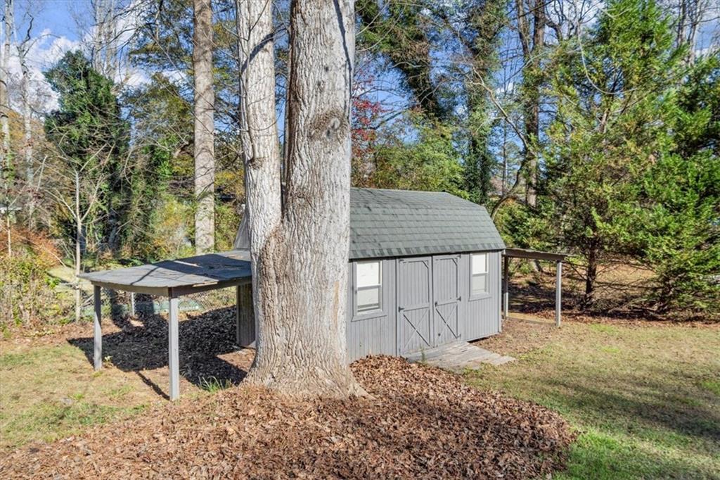 121 Suburban Drive NE