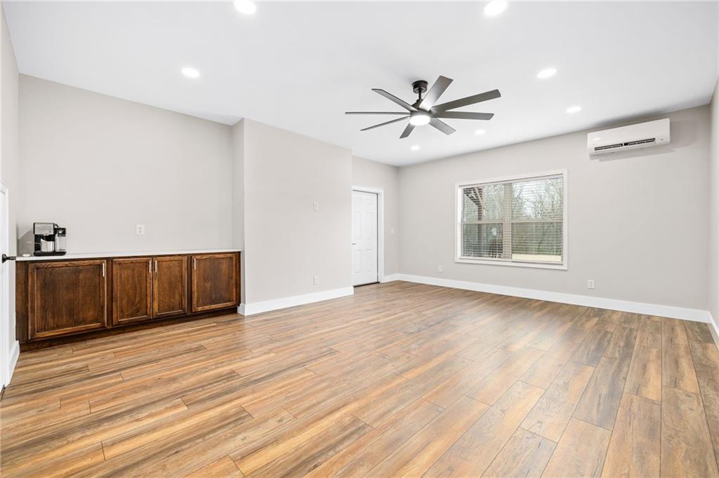 6264 Riverview Parkway