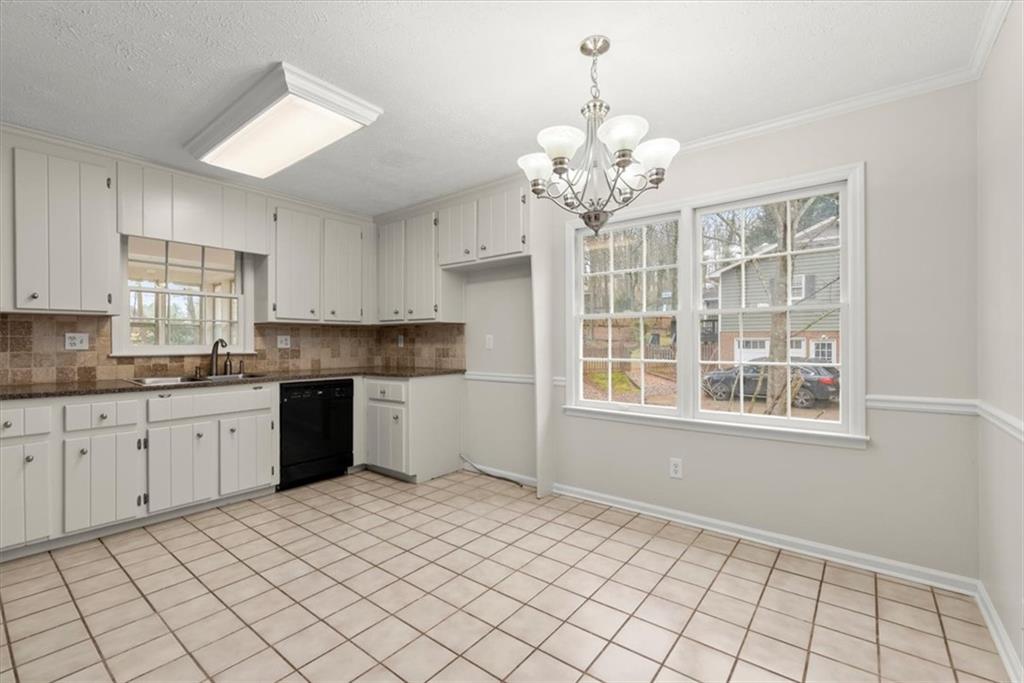 3284 Devaughn Drive NE