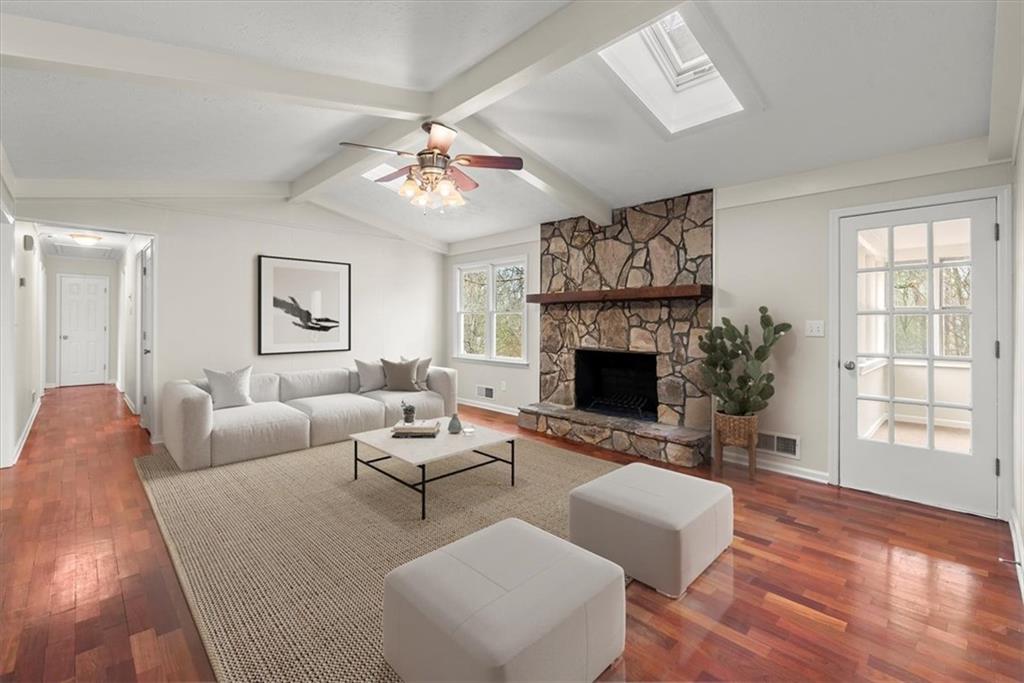 3284 Devaughn Drive NE