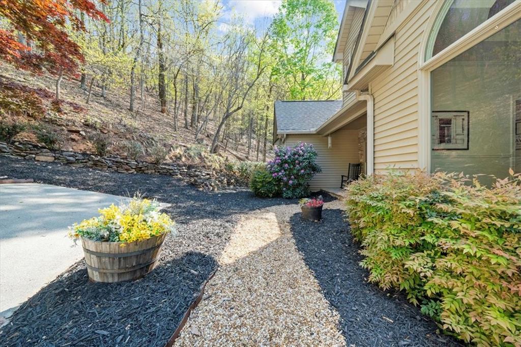 896 Moss Patch Trail