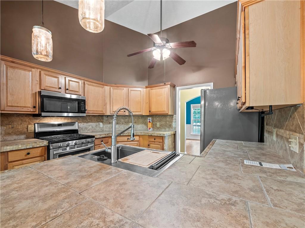 3811 Walnut Grove Way
