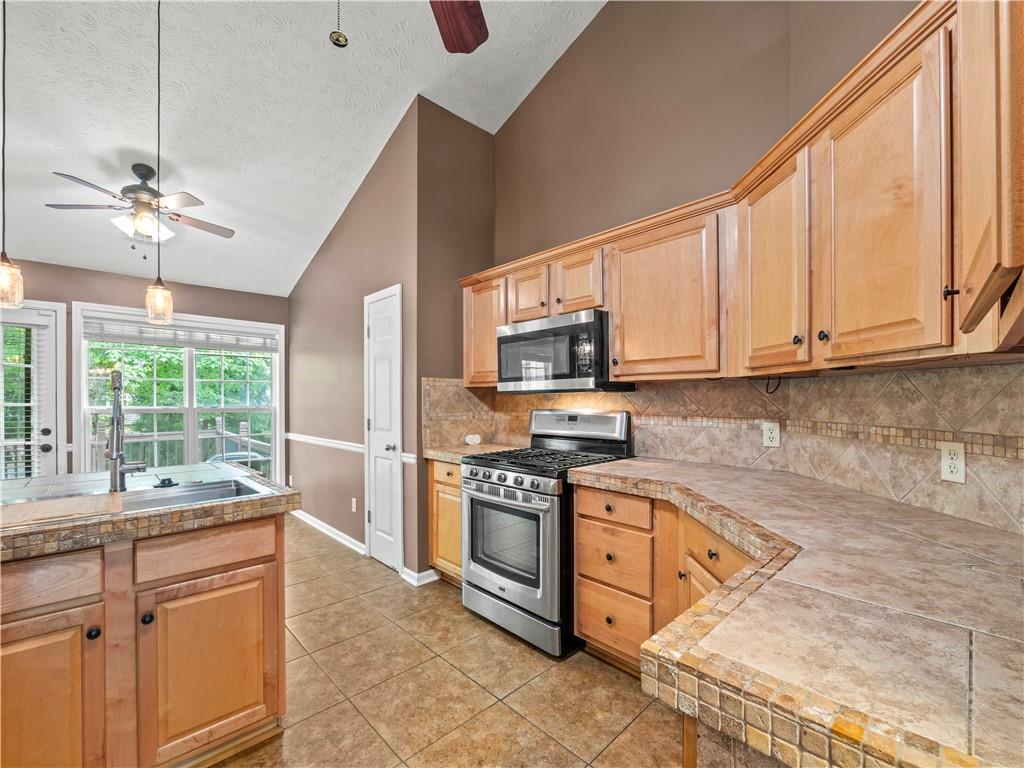 3811 Walnut Grove Way