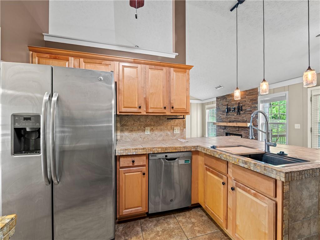 3811 Walnut Grove Way