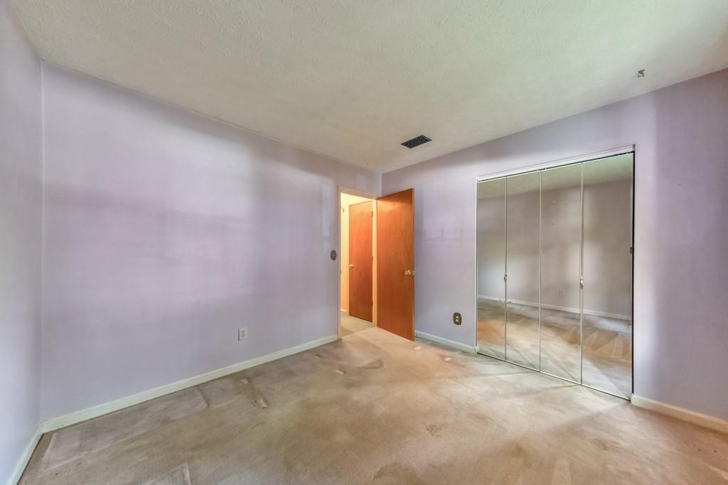 350 Pleasant Oak Court SW