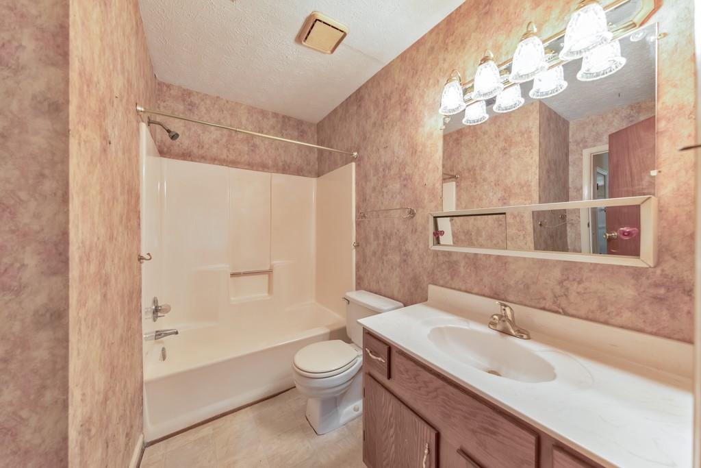 350 Pleasant Oak Court SW