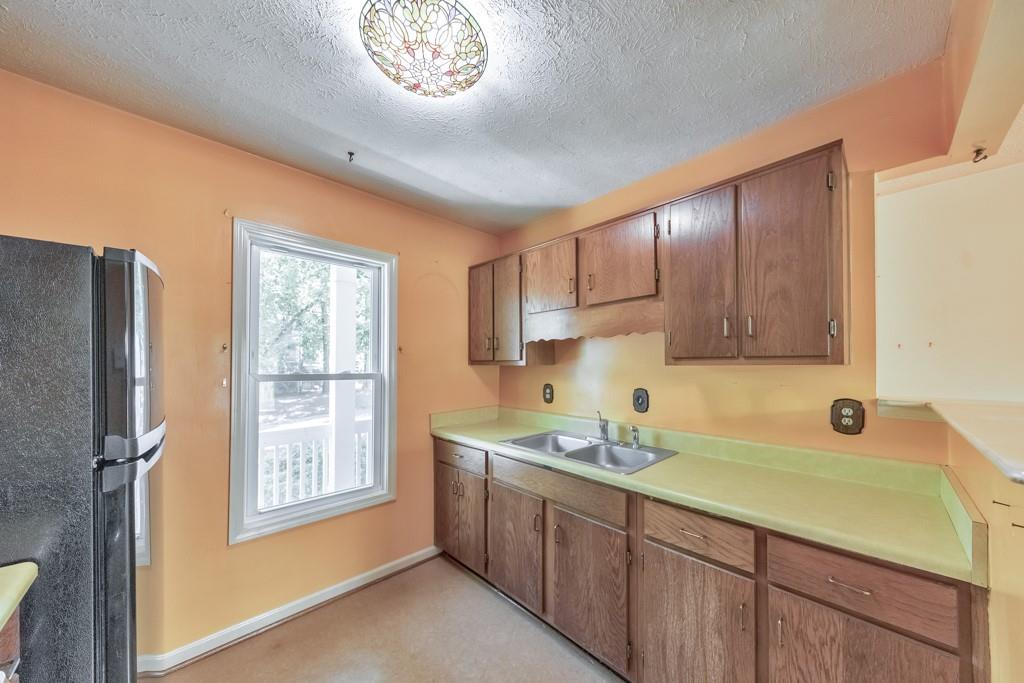 350 Pleasant Oak Court SW