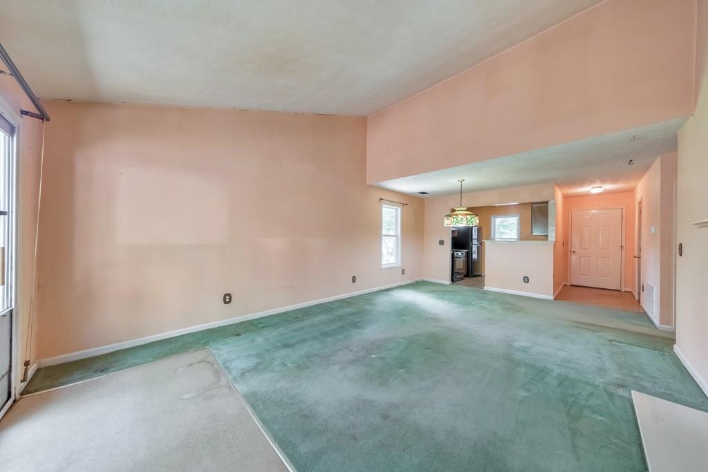 350 Pleasant Oak Court SW