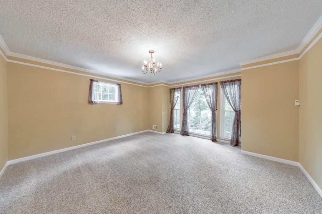 405 W Leslie Court