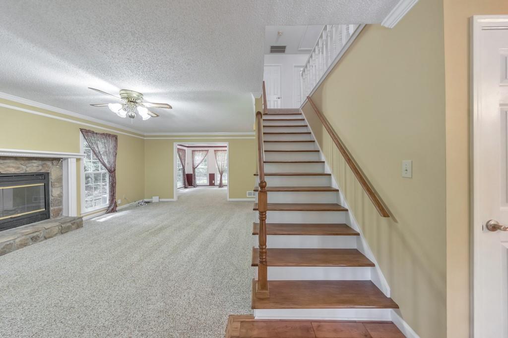 405 W Leslie Court