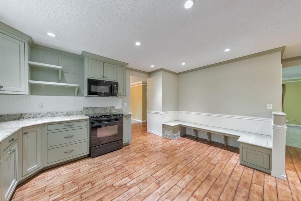 405 W Leslie Court