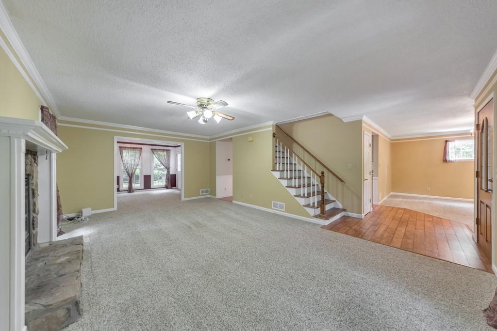 405 W Leslie Court