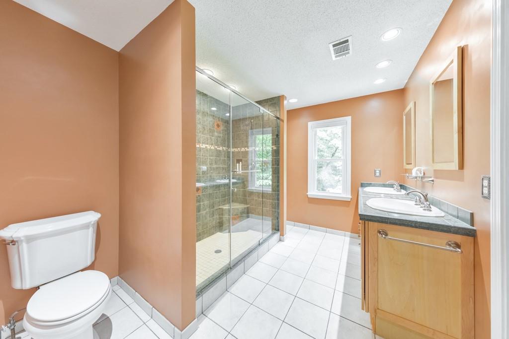 405 W Leslie Court