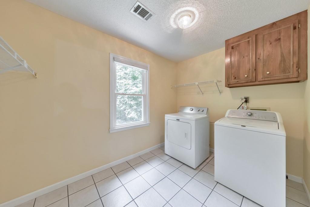 405 W Leslie Court