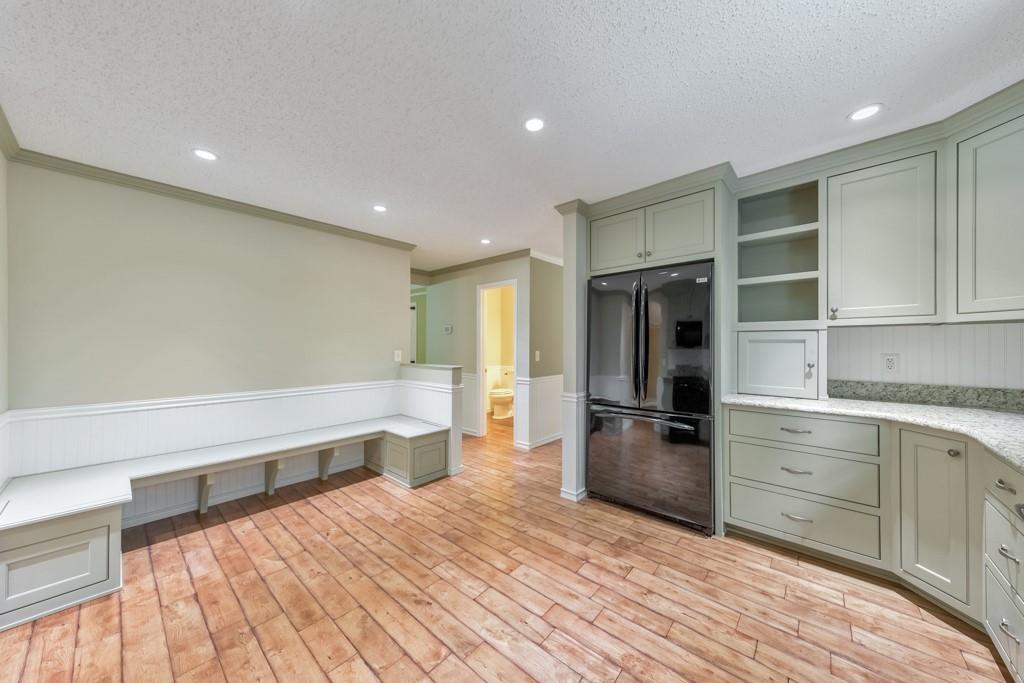 405 W Leslie Court
