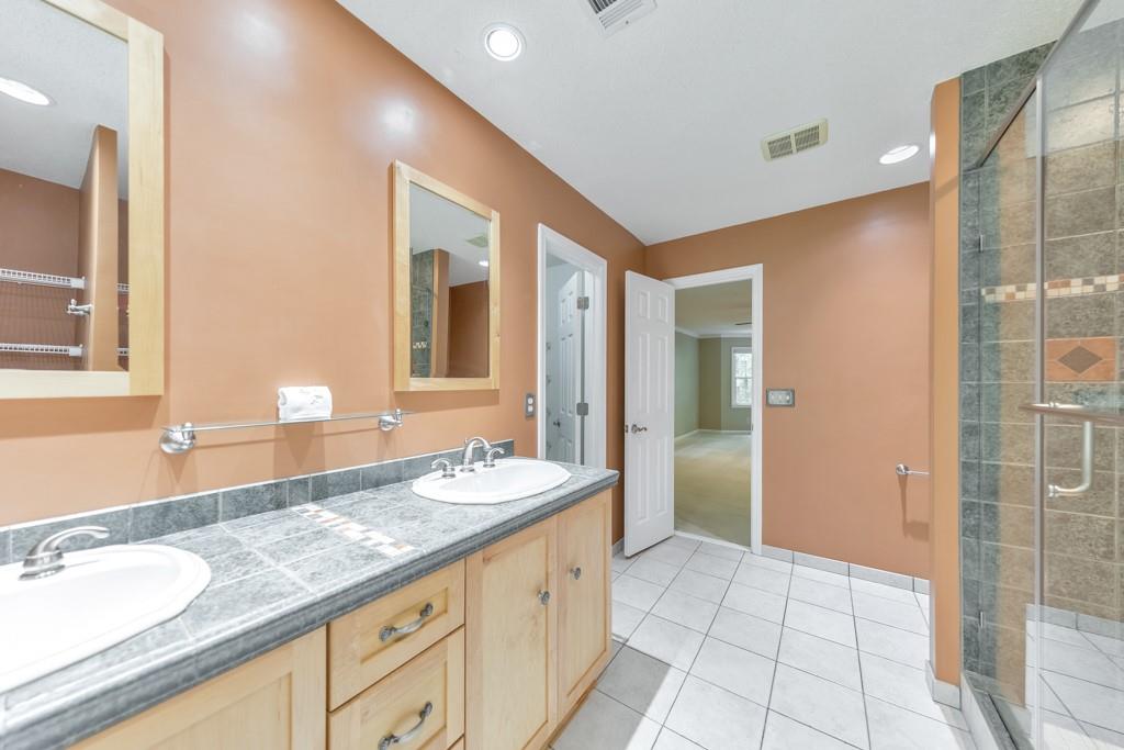 405 W Leslie Court