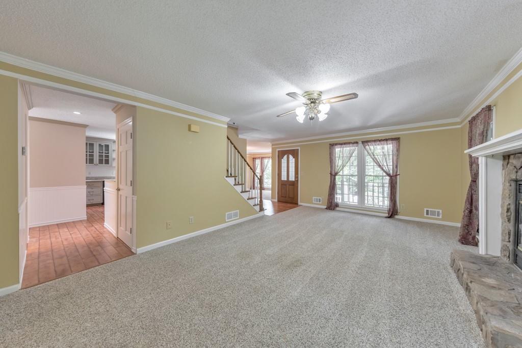 405 W Leslie Court