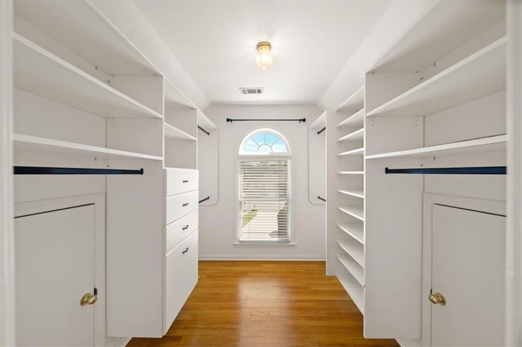 1560 Oak Park Cove