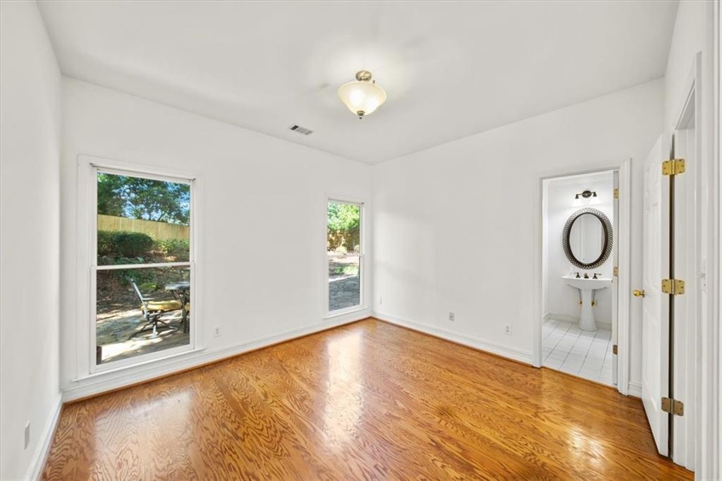 1560 Oak Park Cove