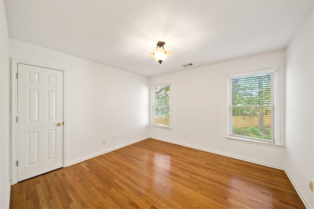 1560 Oak Park Cove