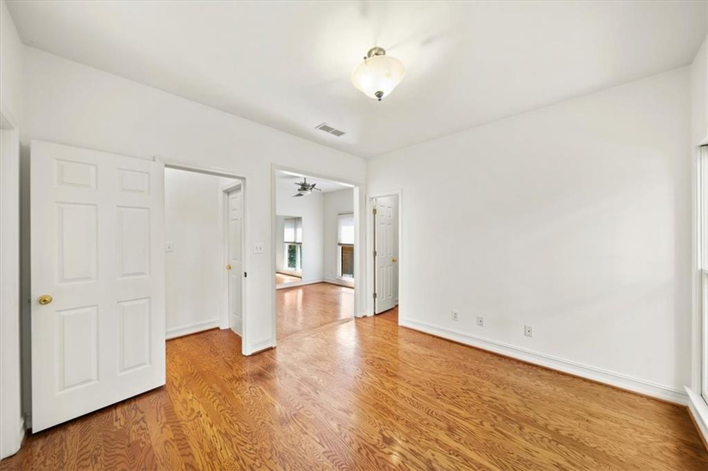 1560 Oak Park Cove