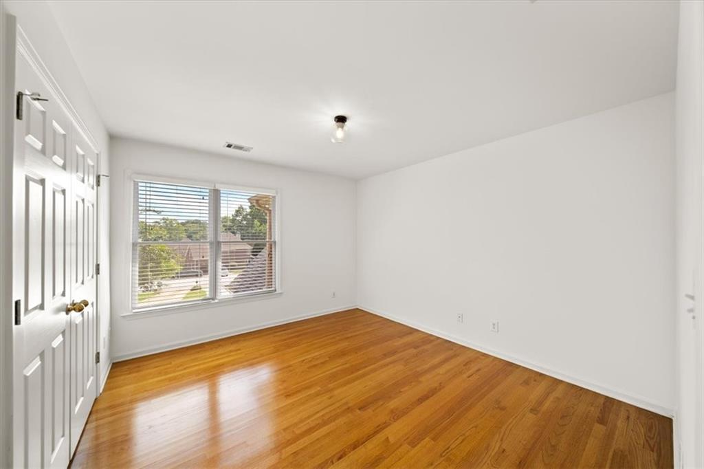 1560 Oak Park Cove