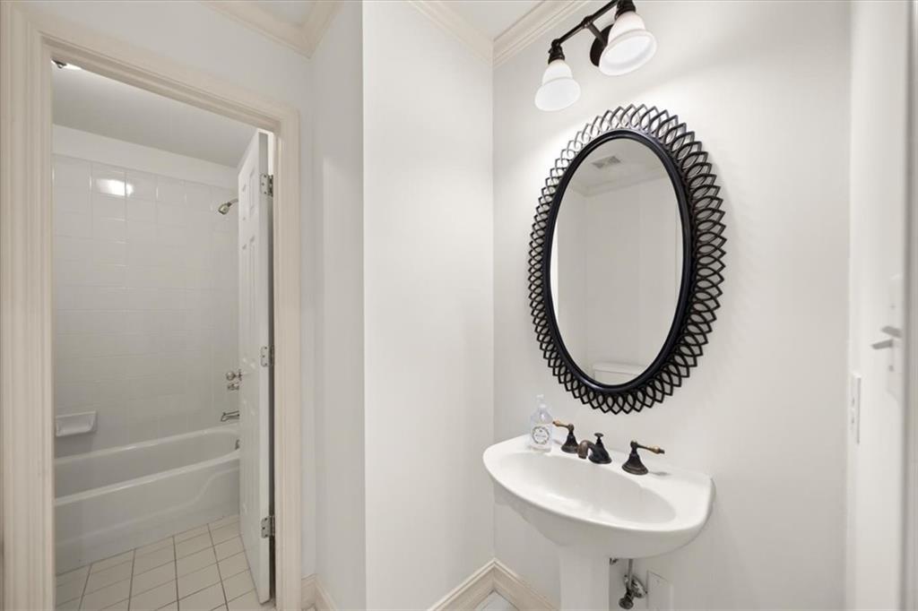 1560 Oak Park Cove