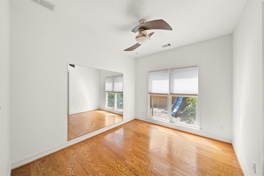 1560 Oak Park Cove