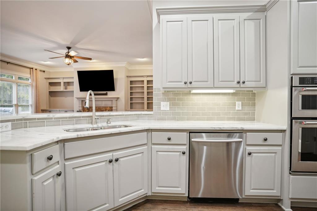 1064 Standard Drive NE