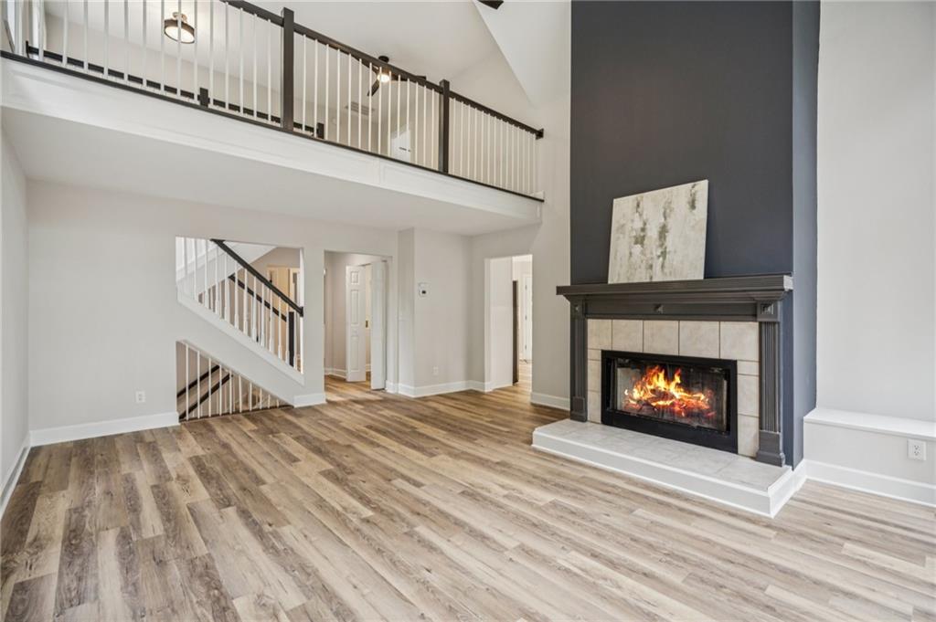 6055 Lakeside Court