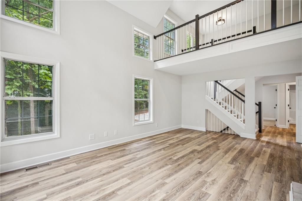 6055 Lakeside Court