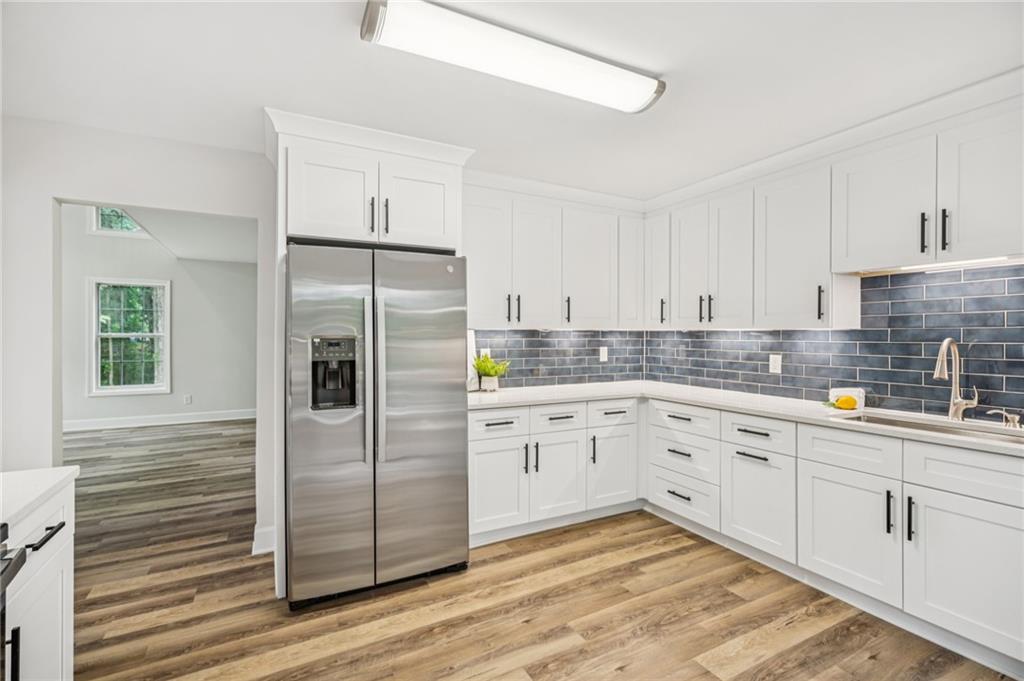 6055 Lakeside Court