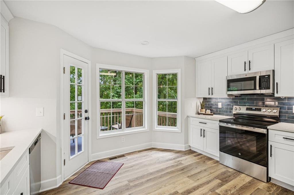 6055 Lakeside Court