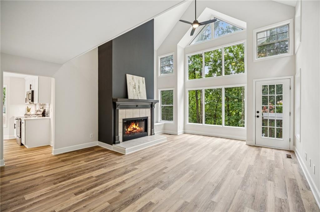 6055 Lakeside Court