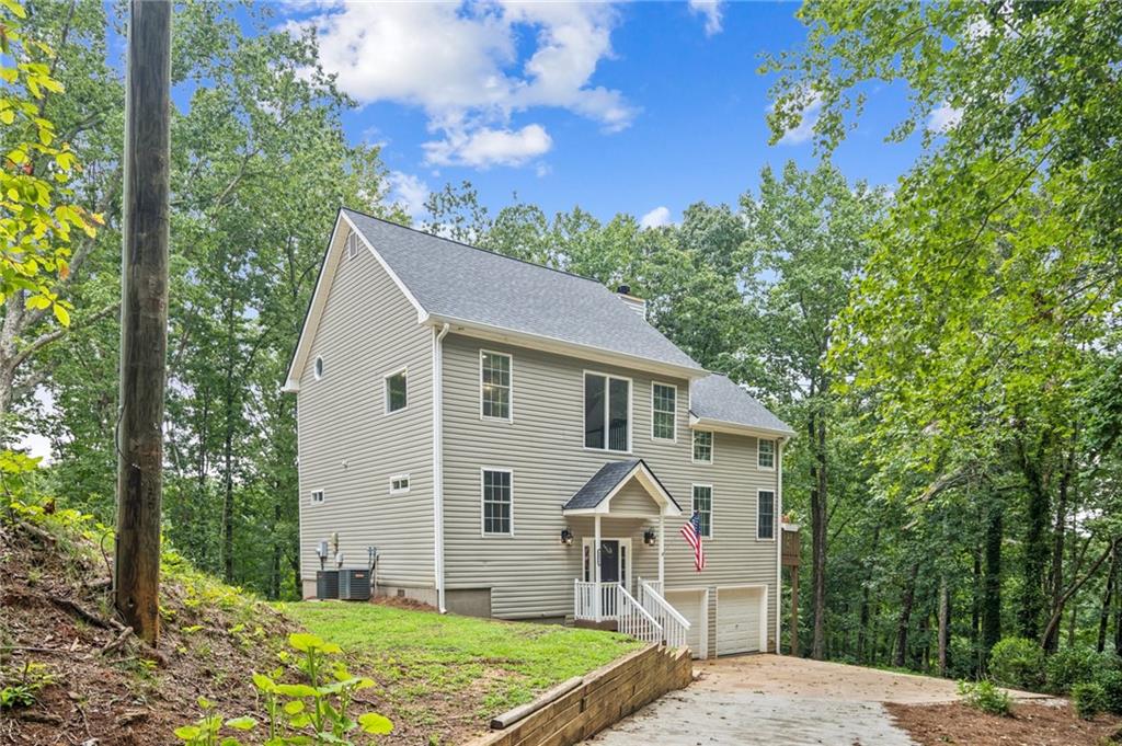 6055 Lakeside Court