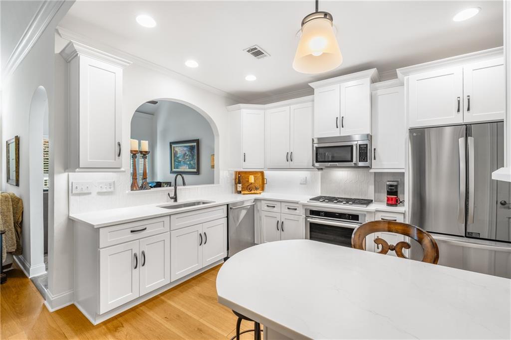 5575 Villa Lake Court