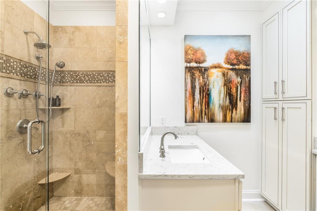 5575 Villa Lake Court