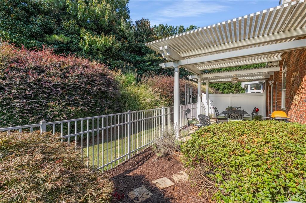 5575 Villa Lake Court