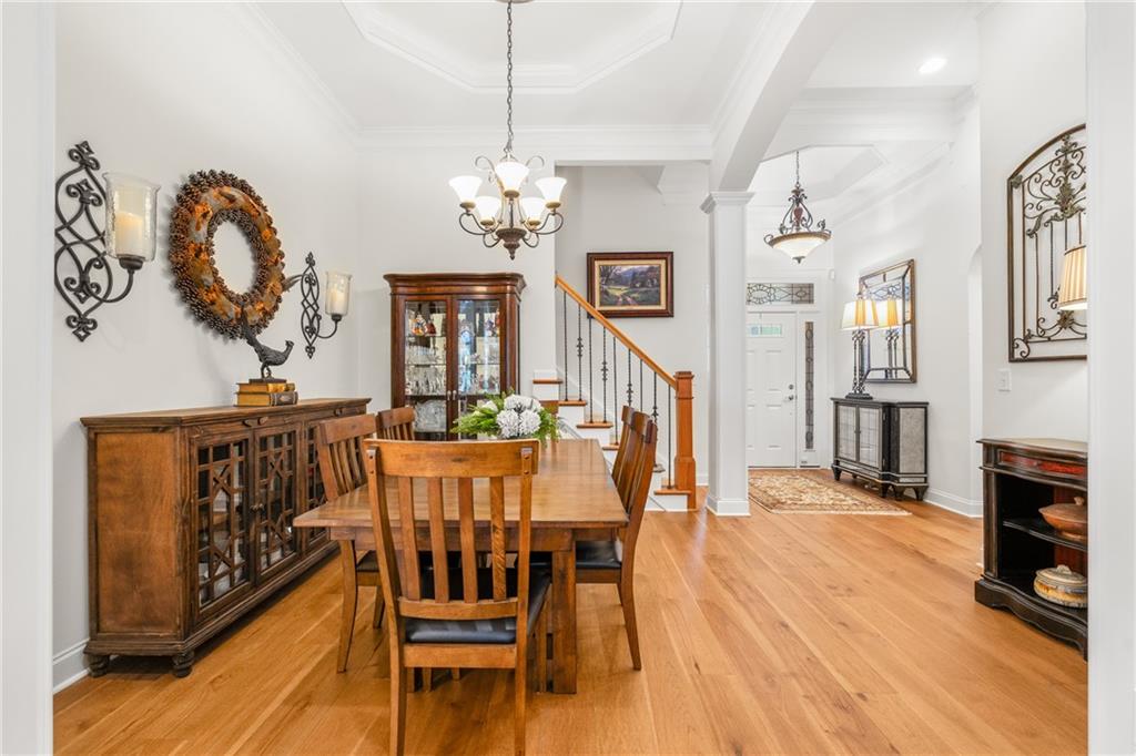 5575 Villa Lake Court