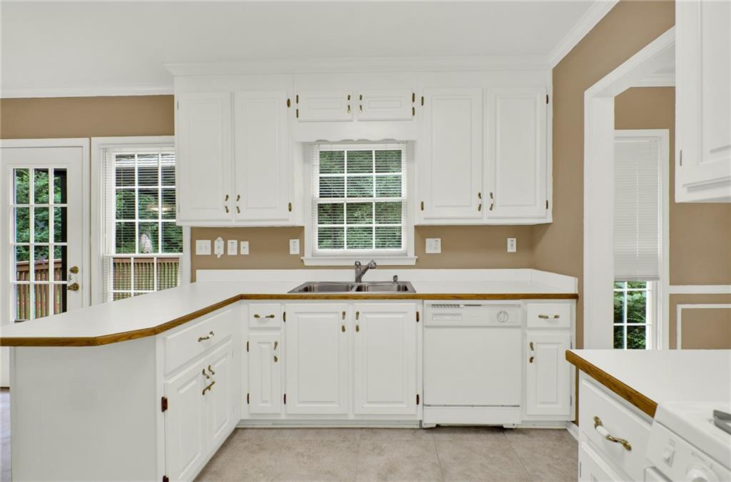 1005 Springharbor Walk