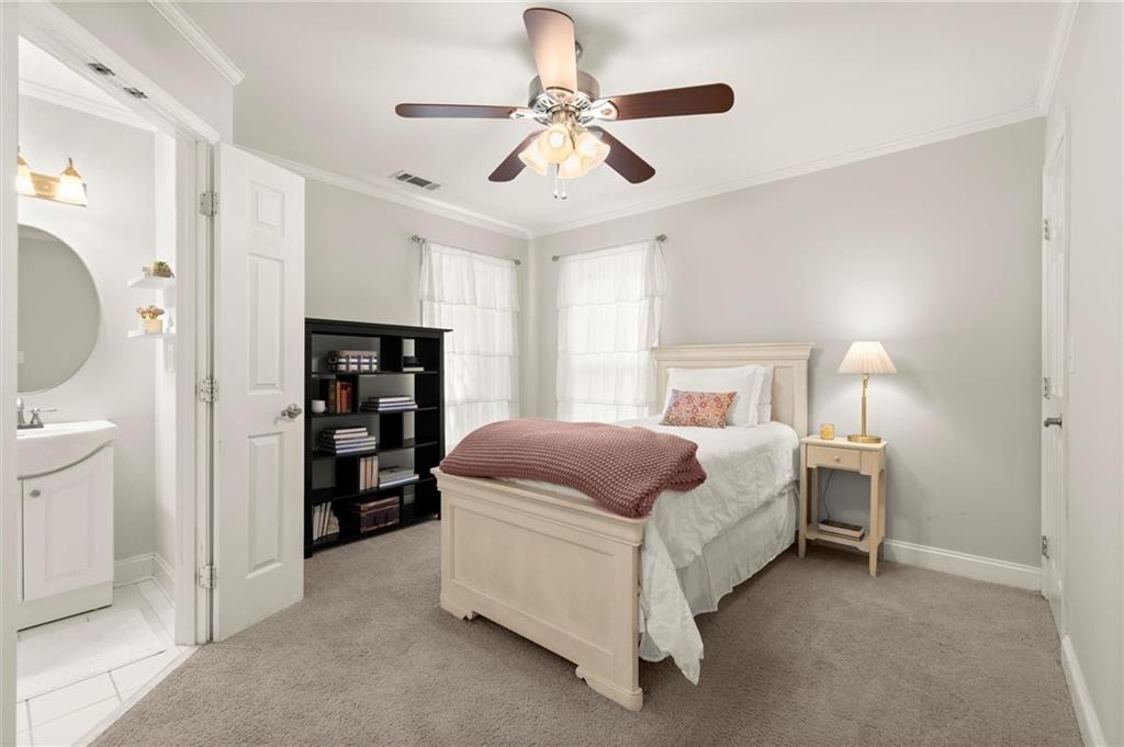 313 Thorntree Lane
