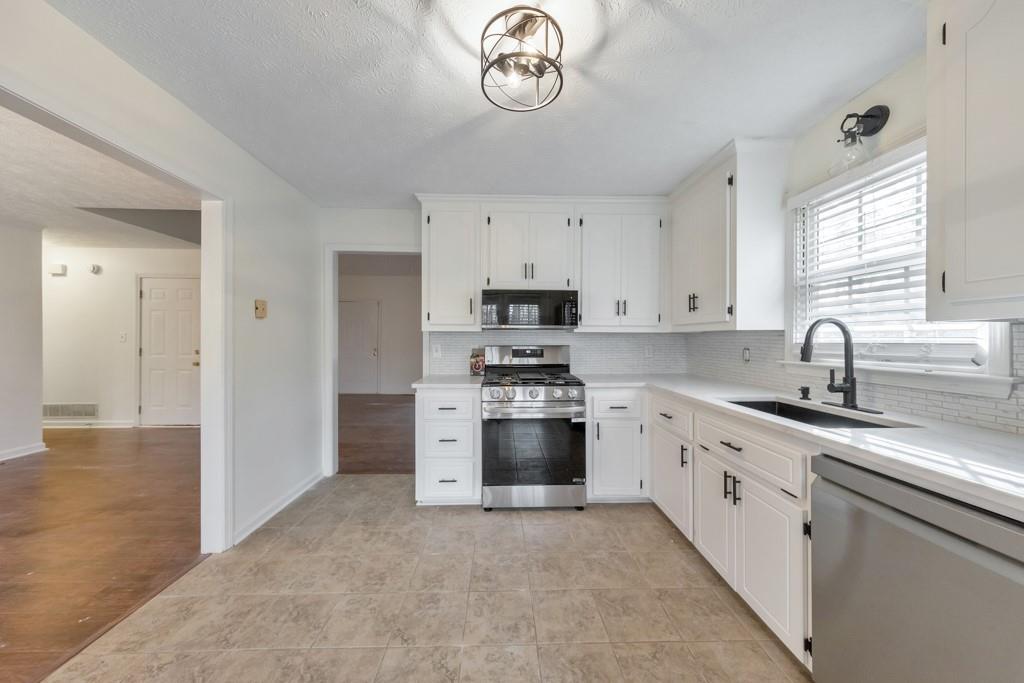 304 Queensbury Walk