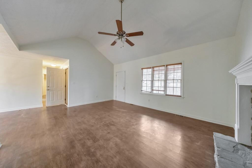 304 Queensbury Walk