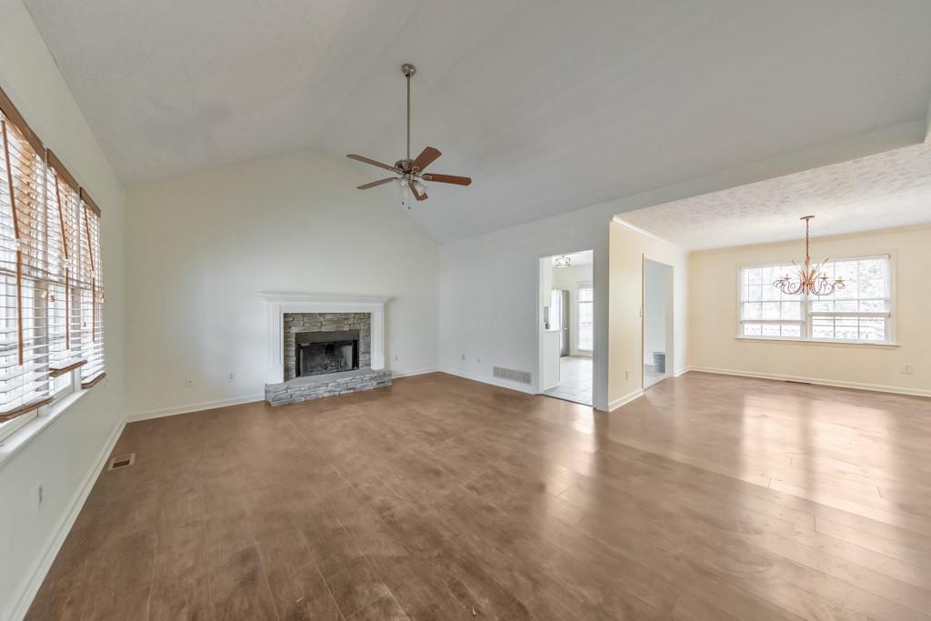 304 Queensbury Walk