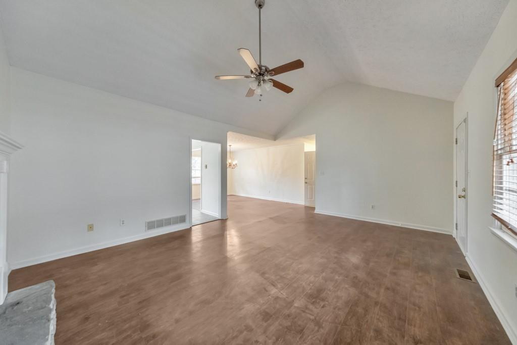 304 Queensbury Walk