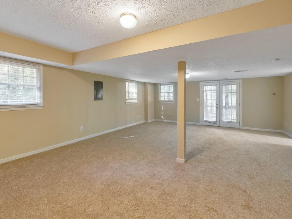 304 Queensbury Walk